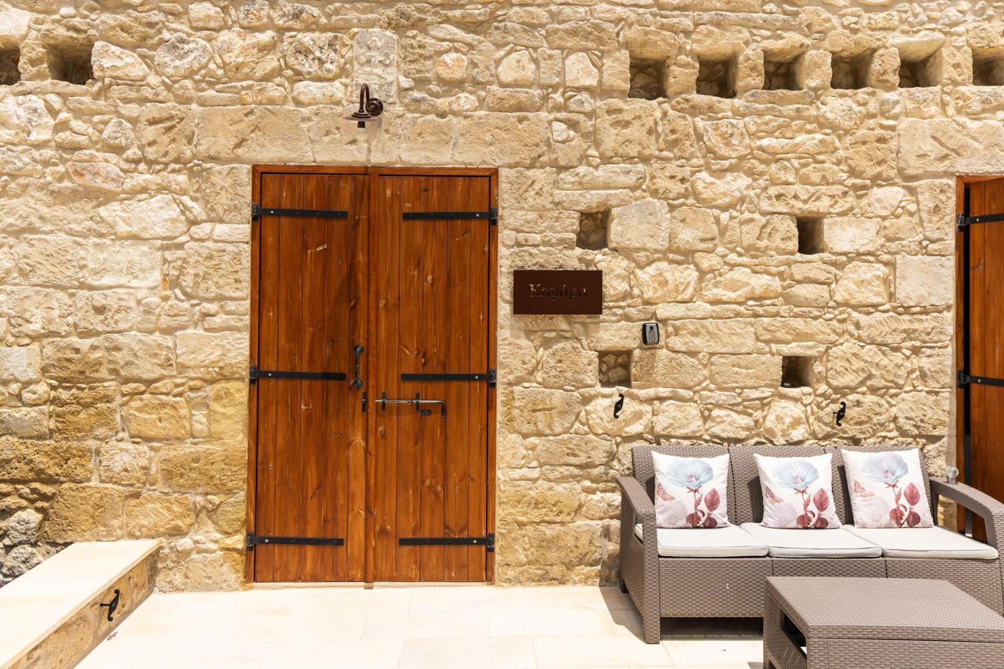 Harma Traditional Boutique Suites Paphos Værelse billede