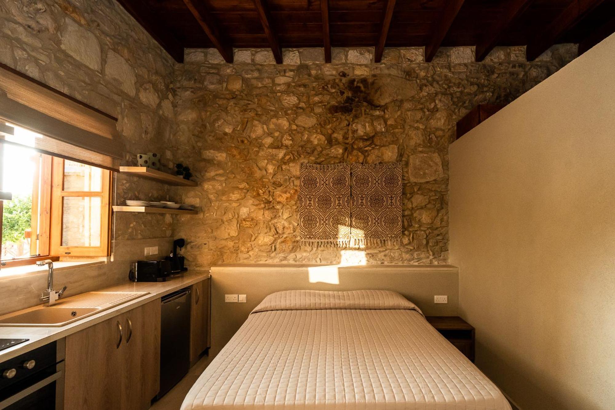 Harma Traditional Boutique Suites Paphos Værelse billede
