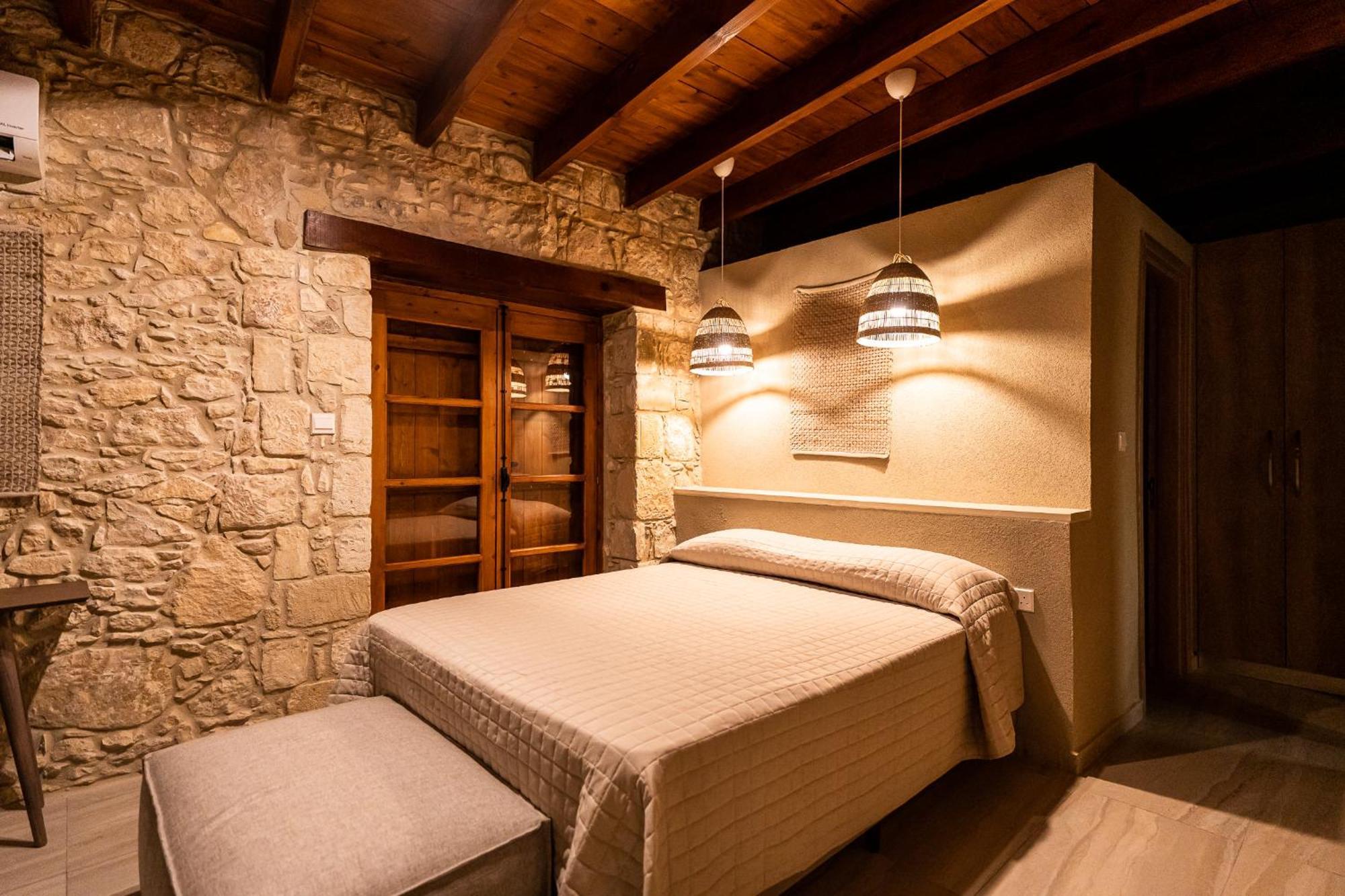 Harma Traditional Boutique Suites Paphos Værelse billede