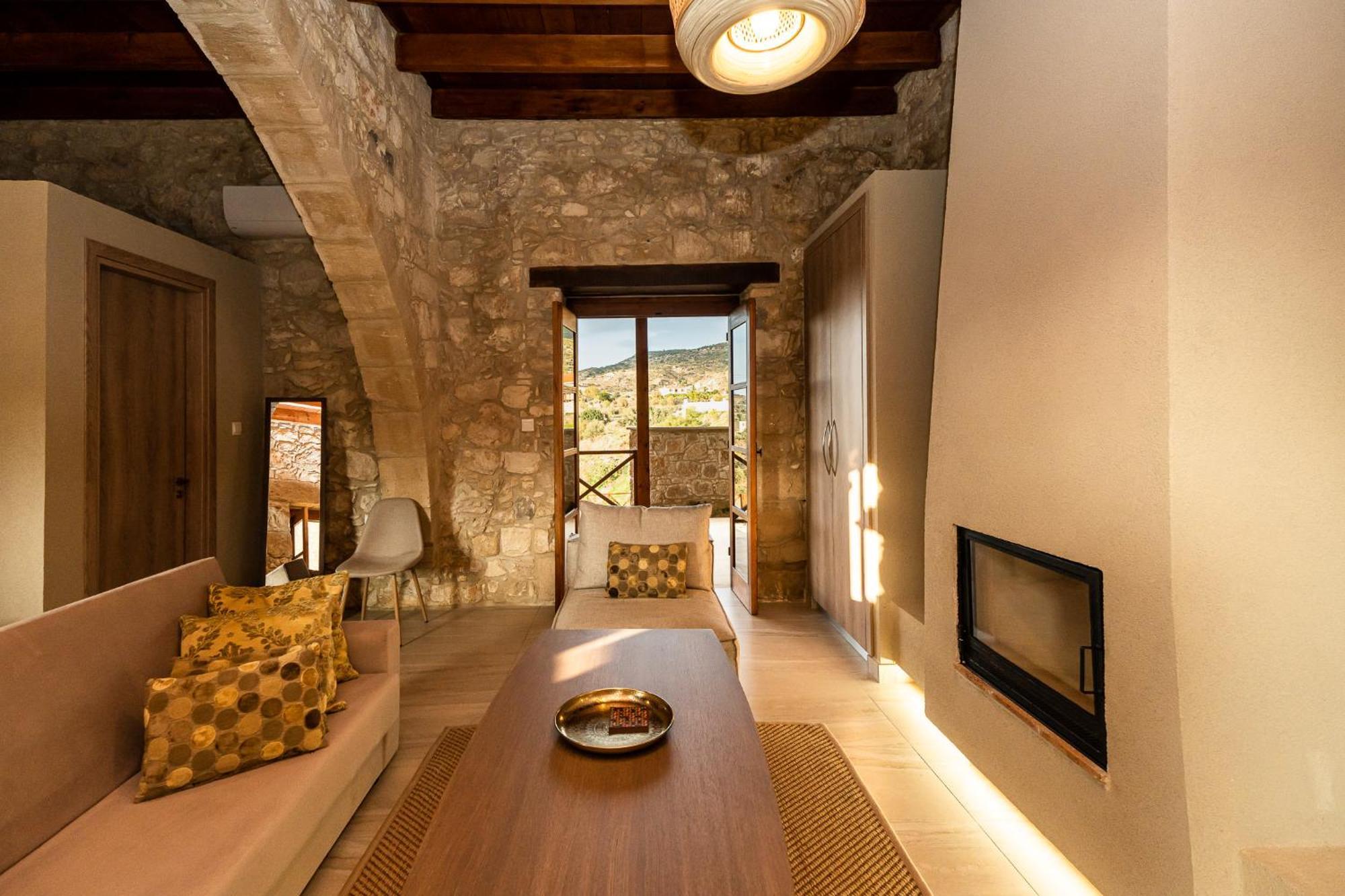 Harma Traditional Boutique Suites Paphos Værelse billede