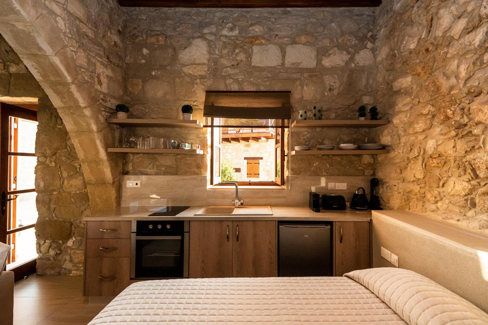 Harma Traditional Boutique Suites Paphos Værelse billede