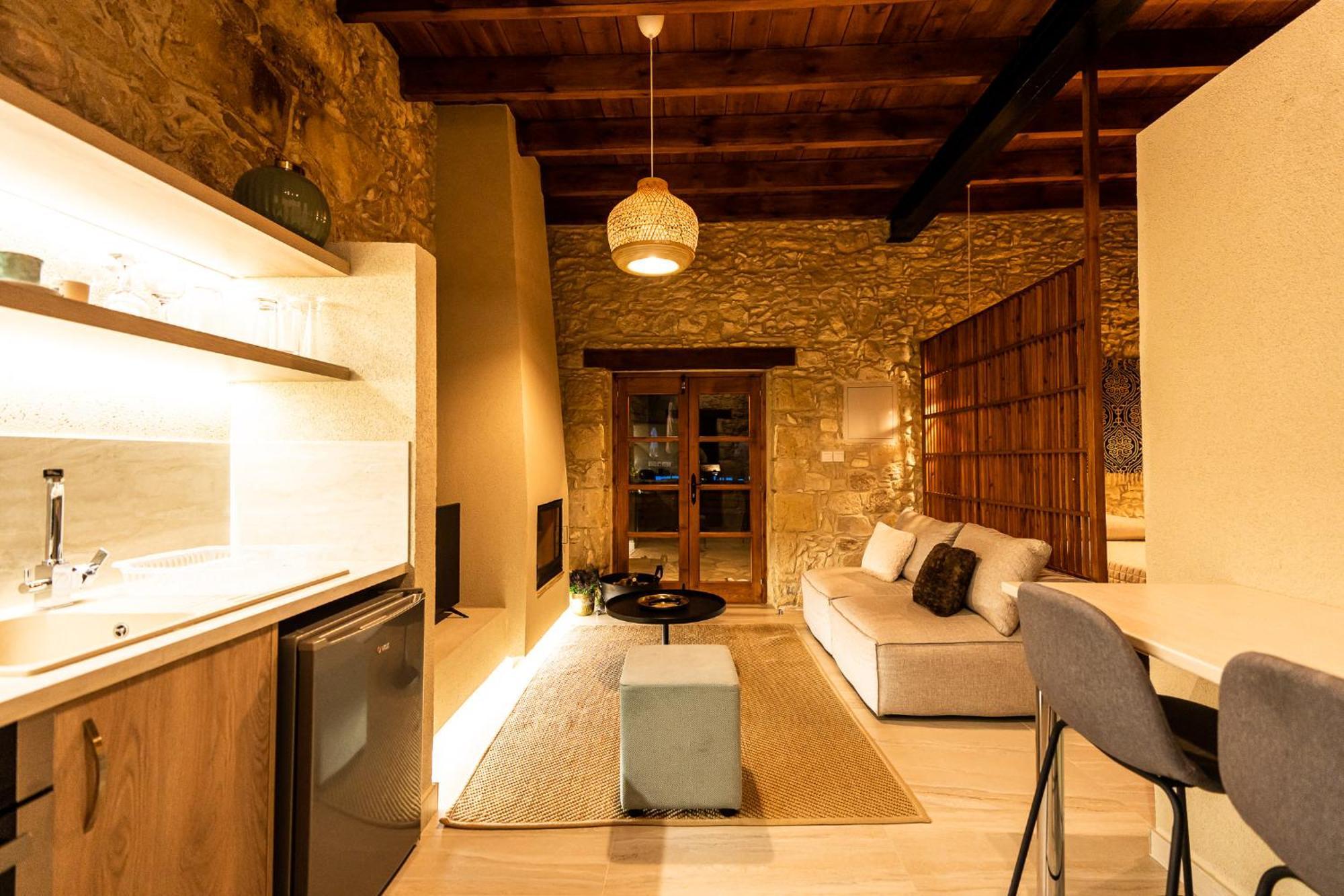 Harma Traditional Boutique Suites Paphos Værelse billede
