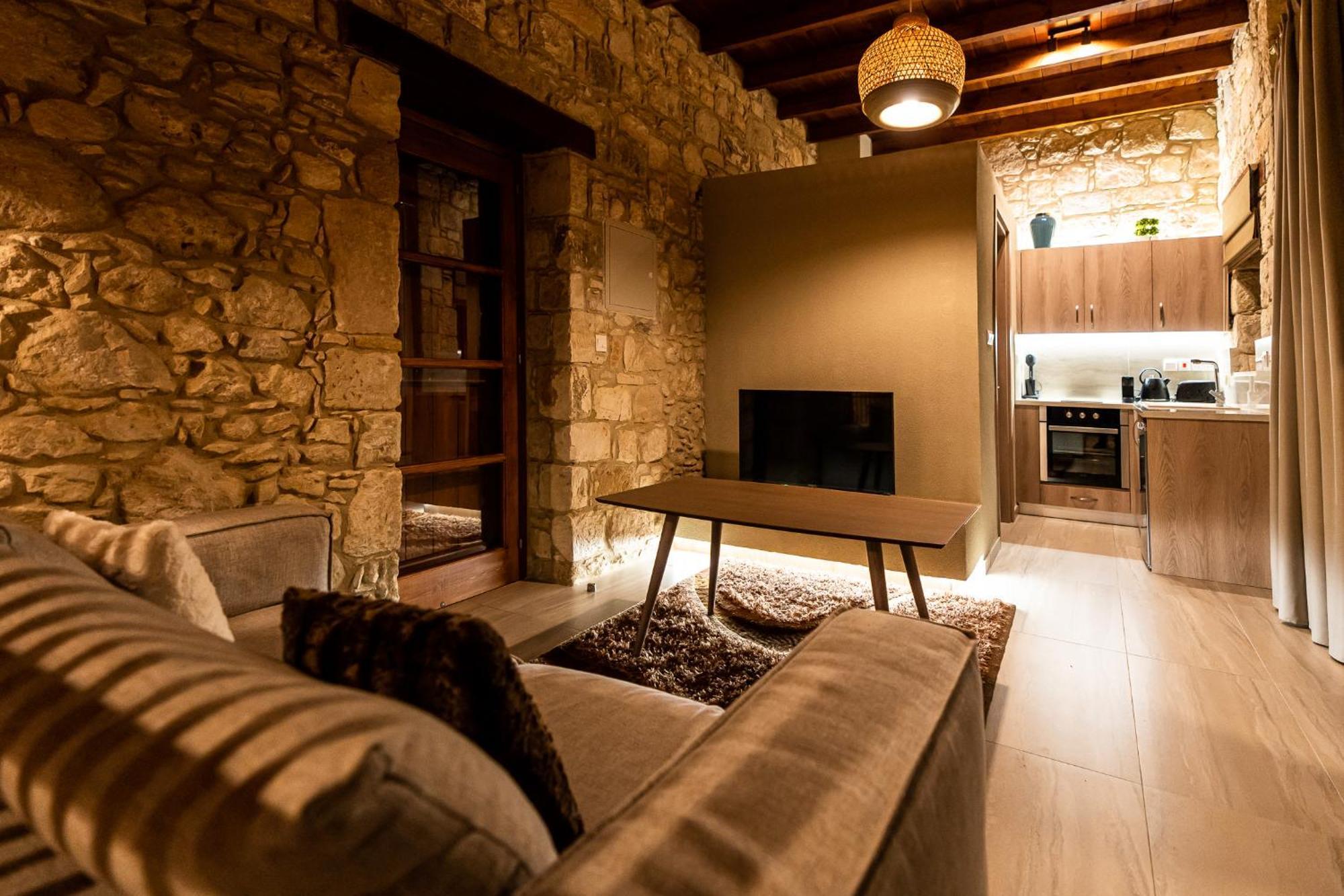 Harma Traditional Boutique Suites Paphos Værelse billede