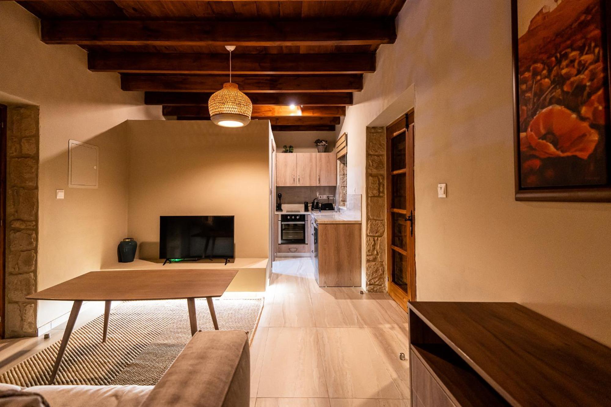 Harma Traditional Boutique Suites Paphos Værelse billede