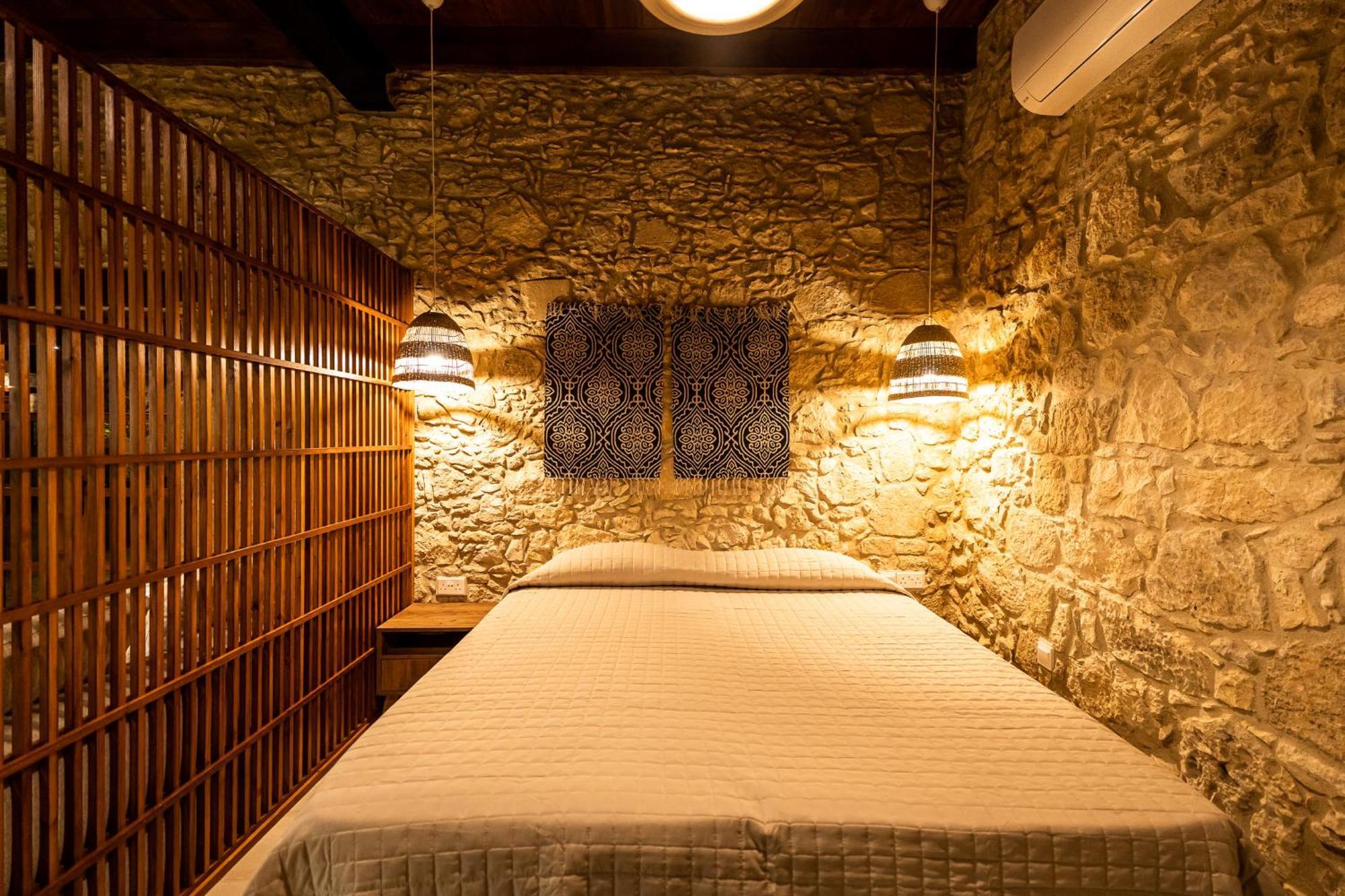 Harma Traditional Boutique Suites Paphos Værelse billede